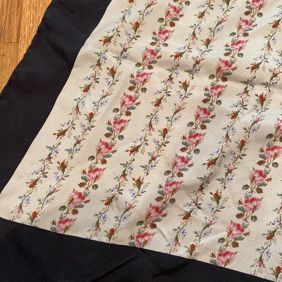 Gucci Scarf - Picture 4 of 4